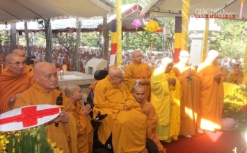 Thiền sư Thích Thanh Từ tham dự lễ tưởng niệm Phật hoàng